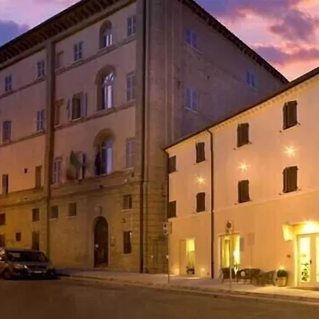 Palazzo Ruschioni Boutique Camerano